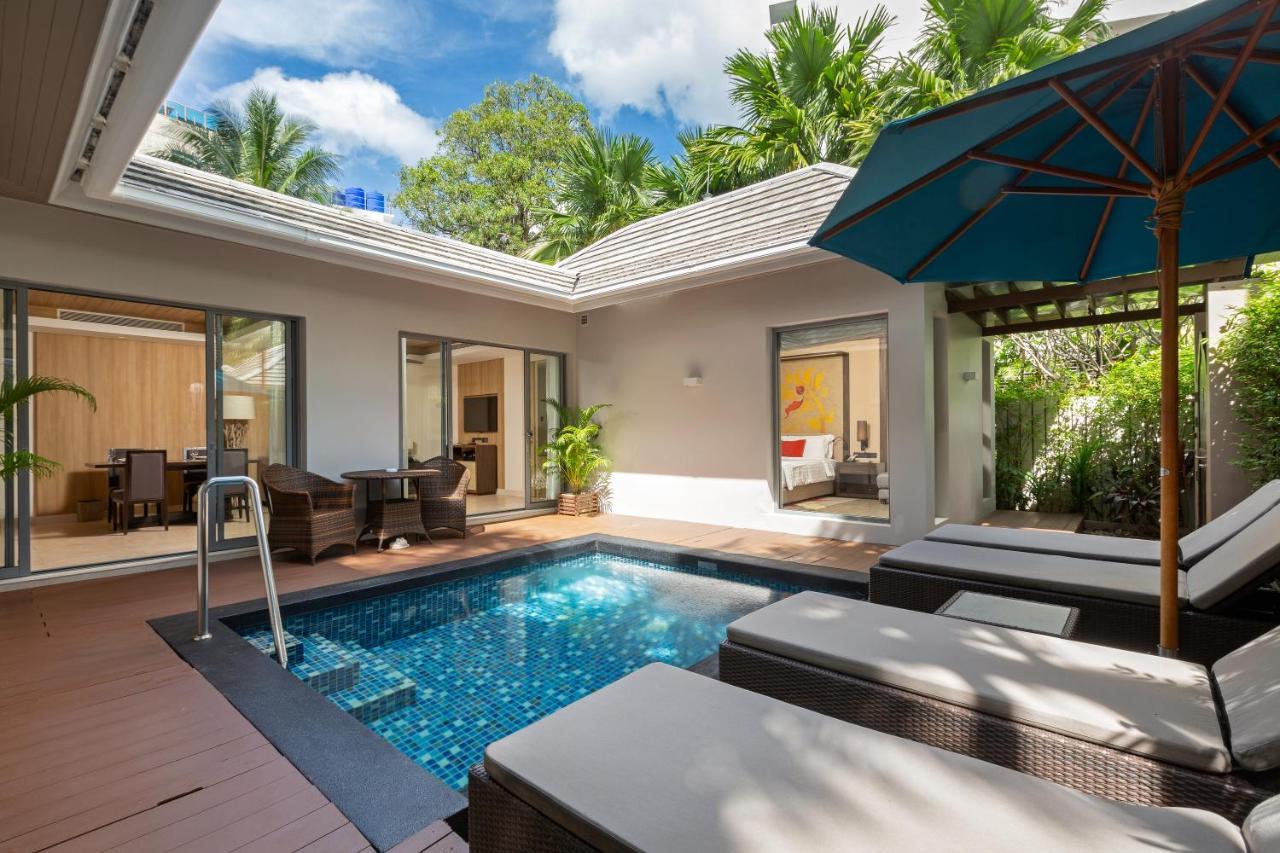 Grand Mercure Phuket Patong Exterior foto A pool villa at Centara Karon Resort & Villas Phuket