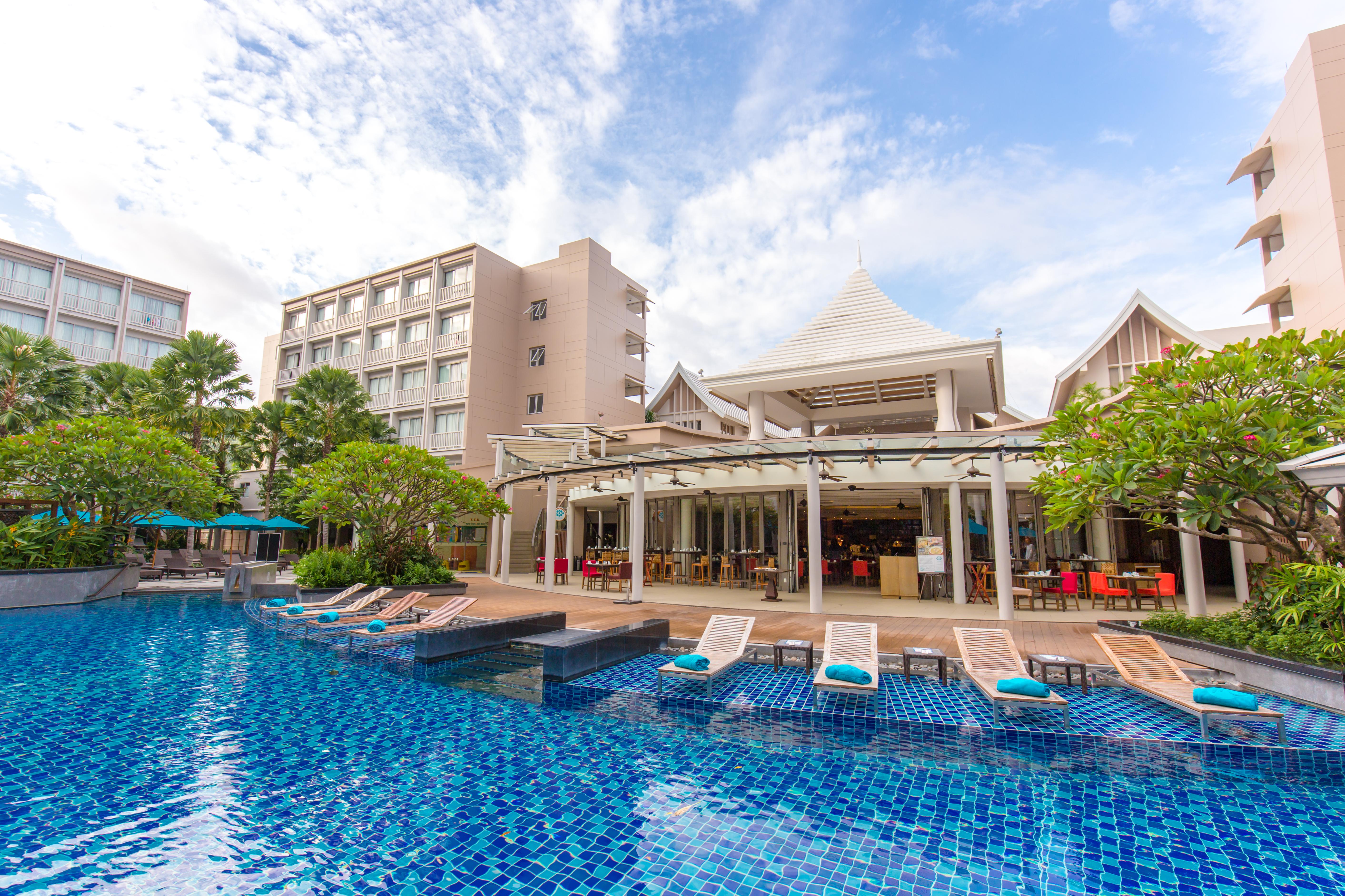 Grand Mercure Phuket Patong Exterior foto The Royal Paradise Hotel and Spa