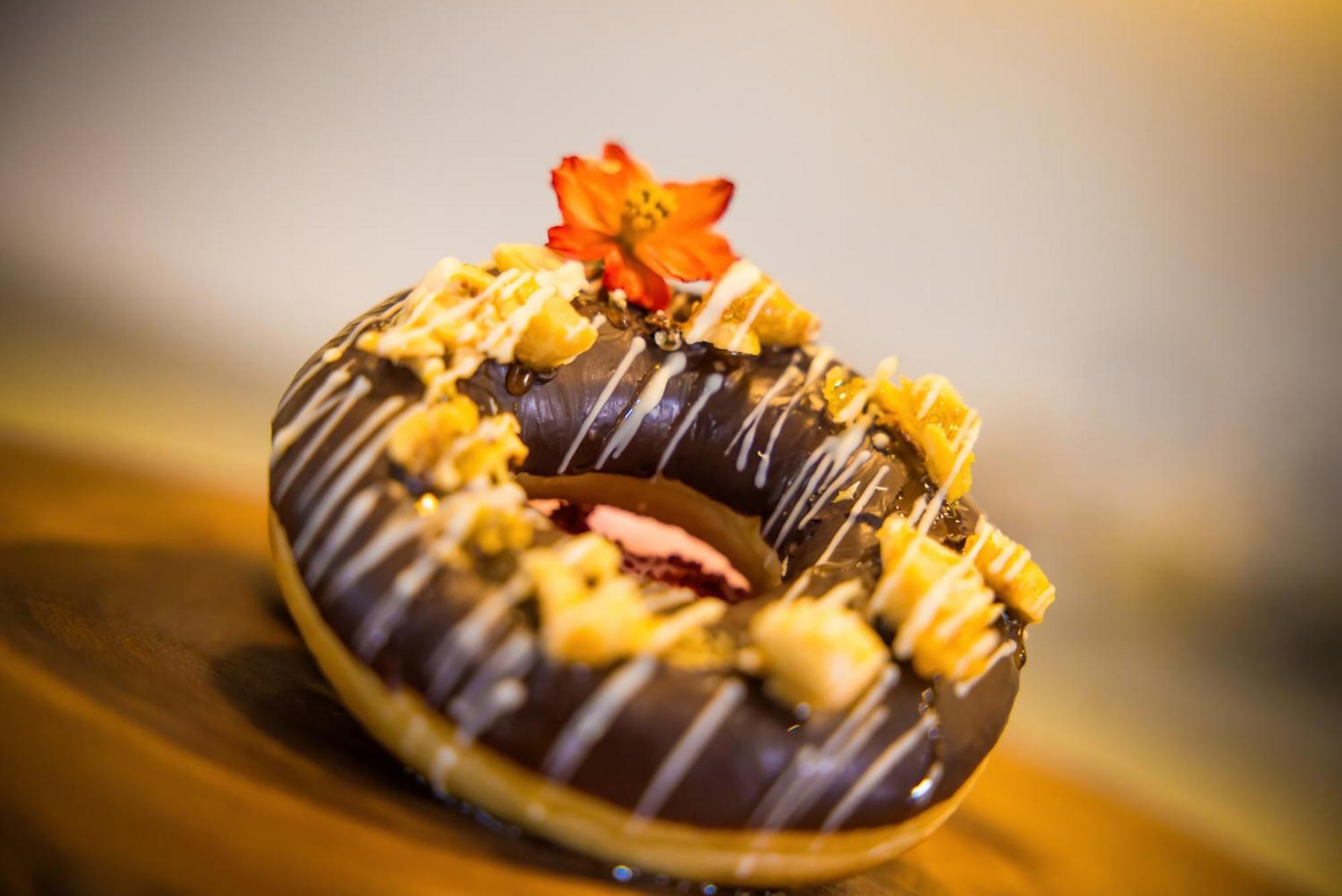 Grand Mercure Phuket Patong Exterior foto A doughnut