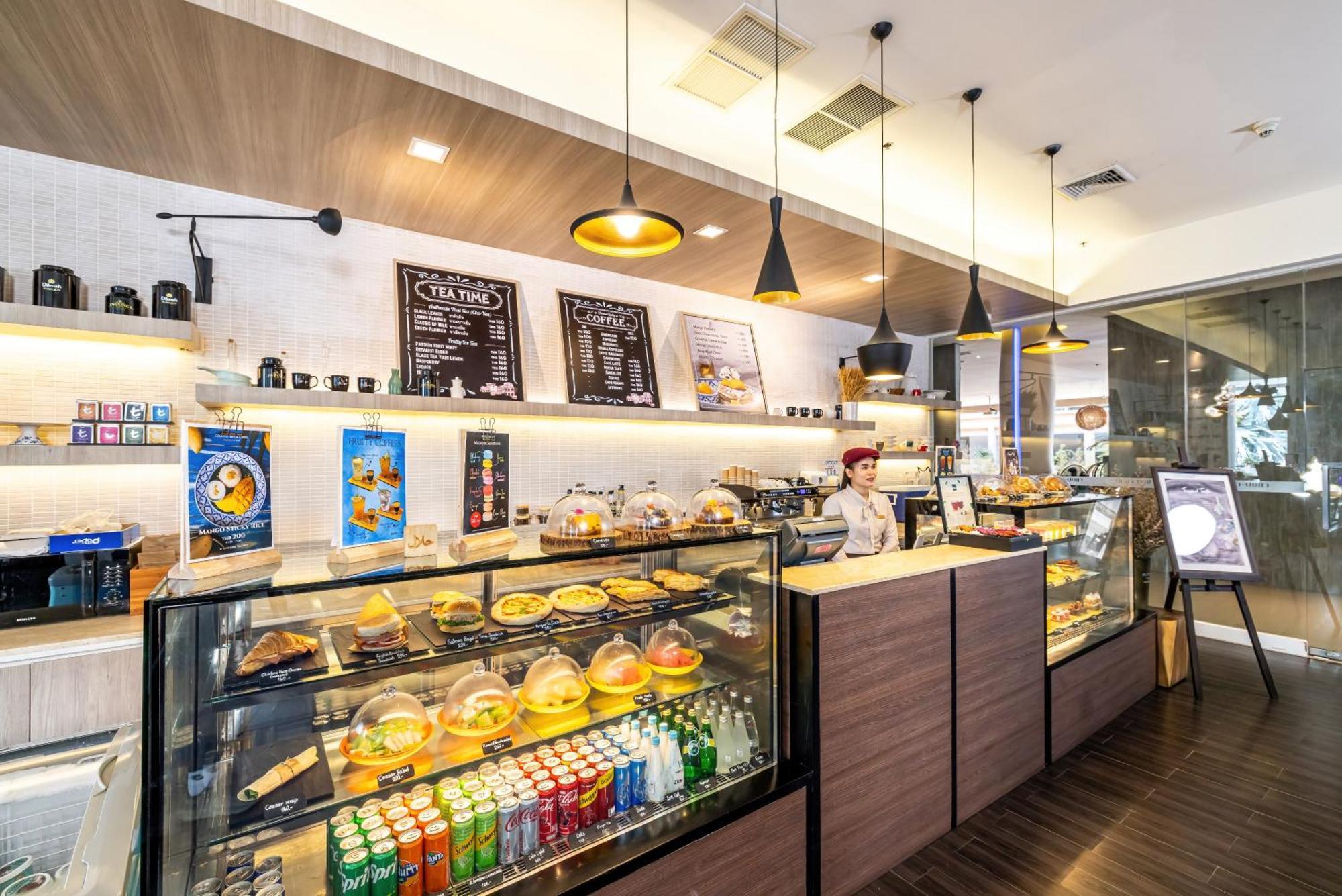 Grand Mercure Phuket Patong Exterior foto A café in Hong Kong