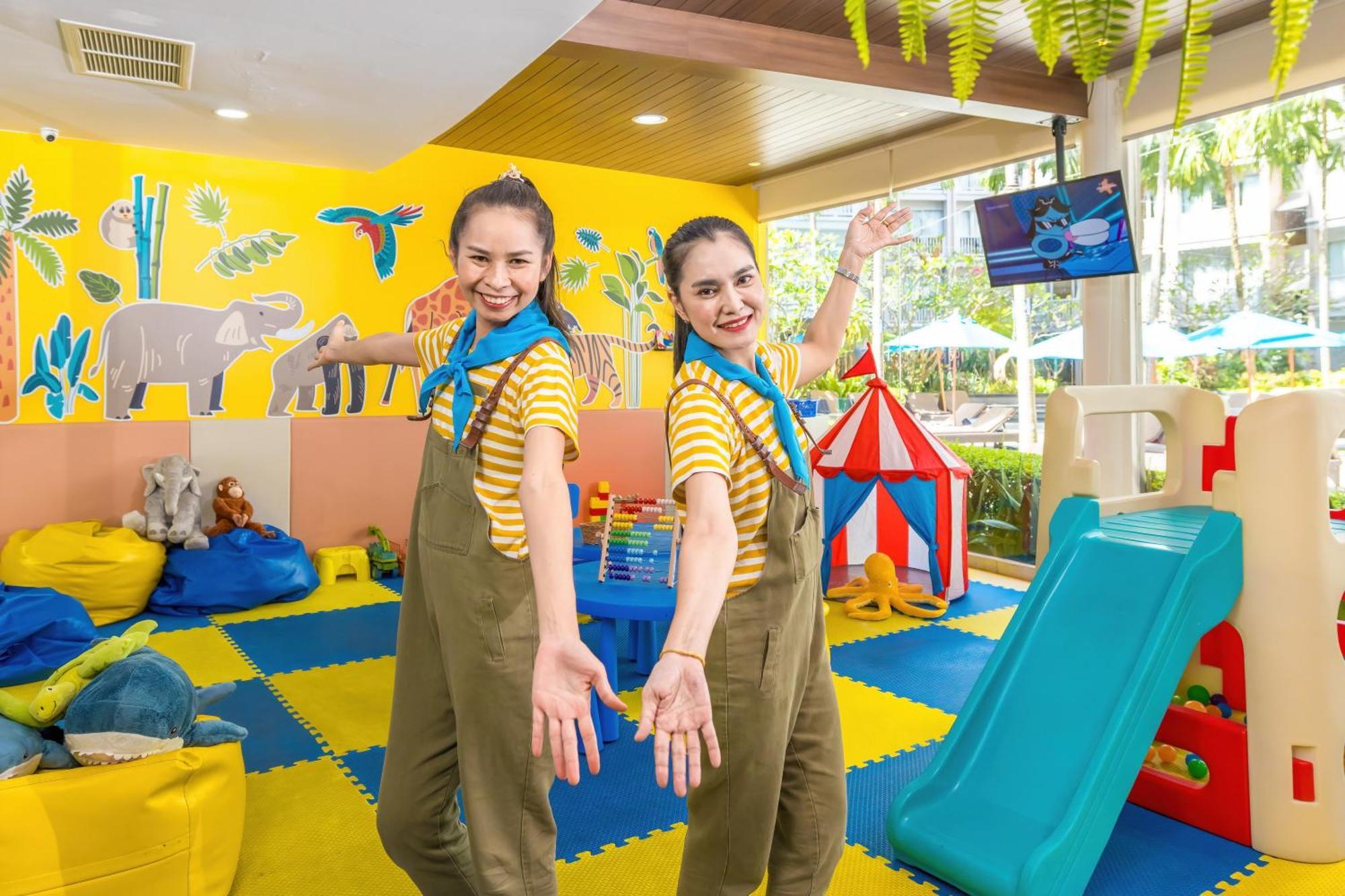Grand Mercure Phuket Patong Exterior foto The children's club at the Royal Paradise Hotel & Spa